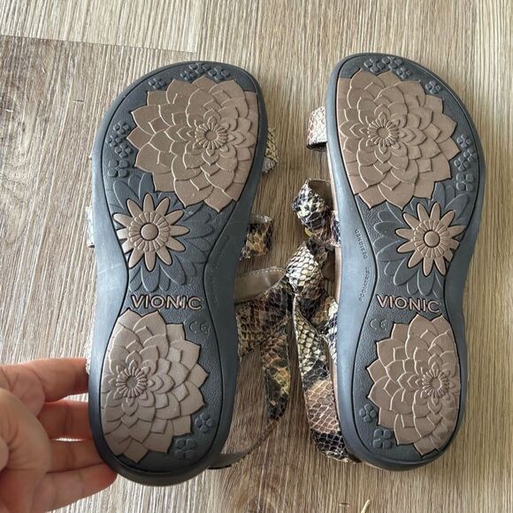 Vionic Rest Amber Natural Beige Snake Sandals in size 7 - Picture 7 of 8